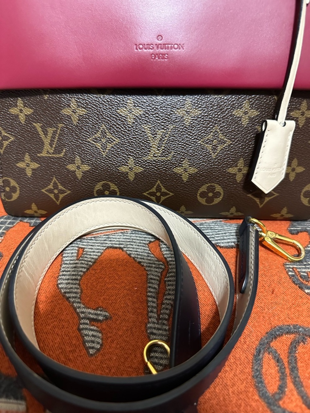 LOUIS VUITTON ❤️🌟CA0139 CLUNY BB W/ DETACHEABLE LONG STRAP ⭐️ - Picture 2 of 13
